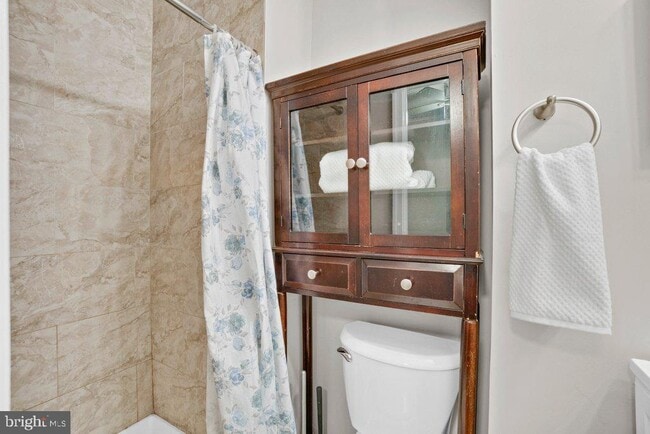 Building Photo - 3321 Elm Ave