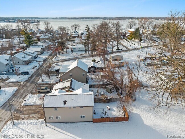 Building Photo - 3020 Grove St