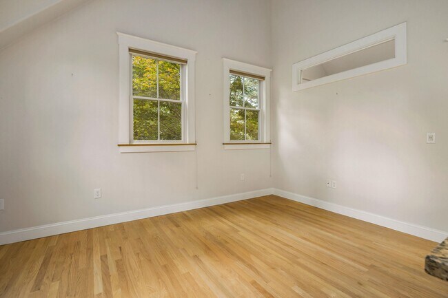 Building Photo - 699 Middle Street