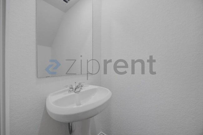 Building Photo - 5106 Blind Shot