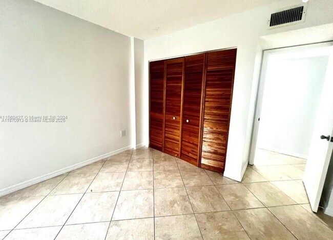 Building Photo - 5800 SW 127th Ave