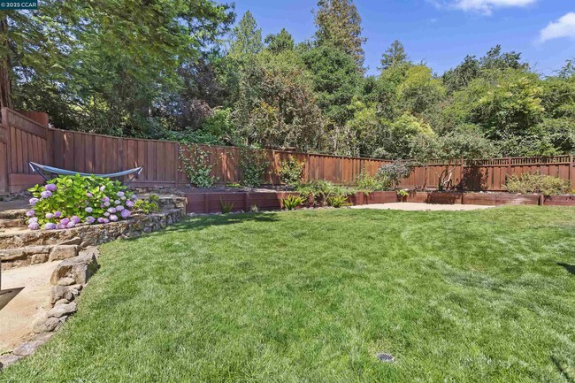 Building Photo - 125 Meadow Ln