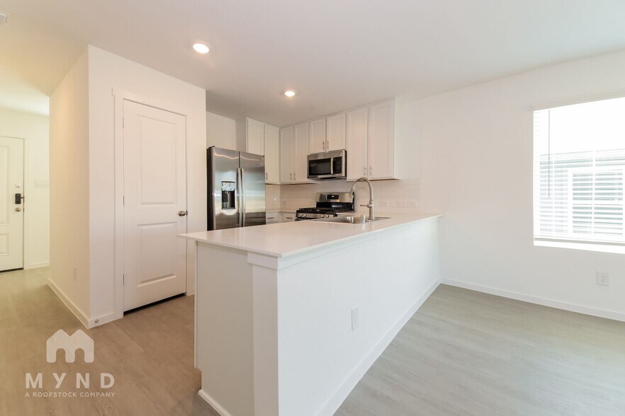 Building Photo - 2728 Mistwood Dr