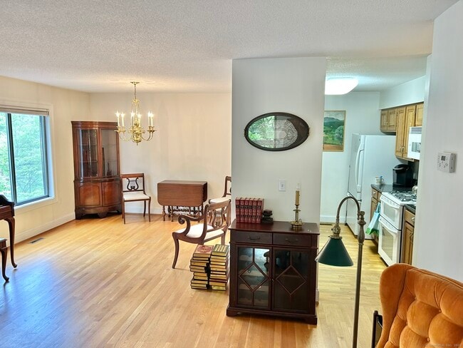 Building Photo - 17 Ashford Dr