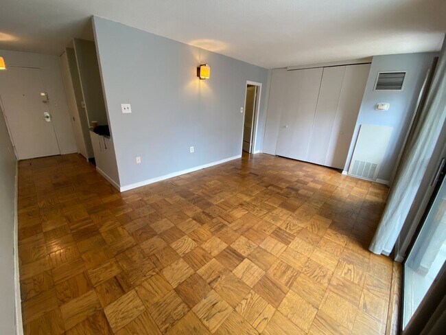 Building Photo - Efficiency close to Dupont Circle