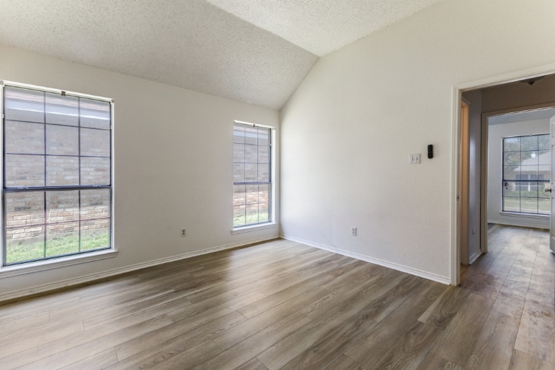 Building Photo - 917 Haverstraw Pl