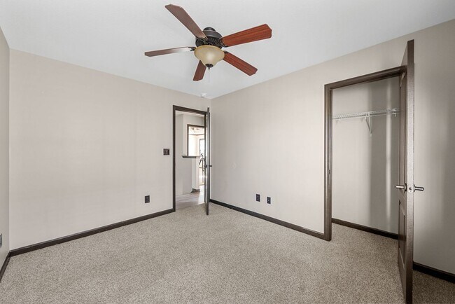 Building Photo - 4 Bedroom Pet Friendly Home For Rent!