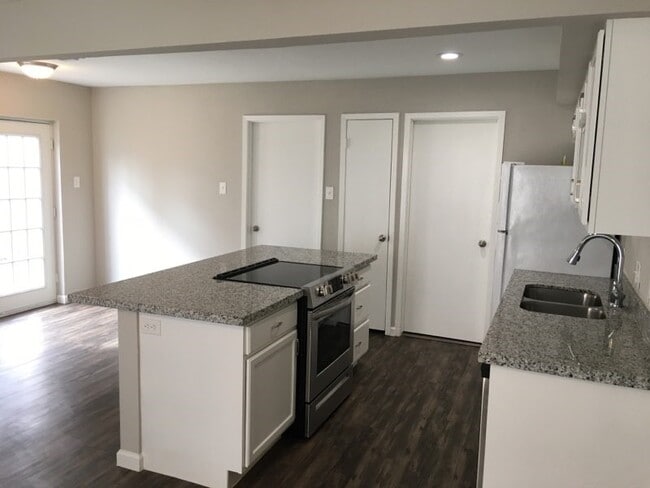 Building Photo - 1962 Upland Dr