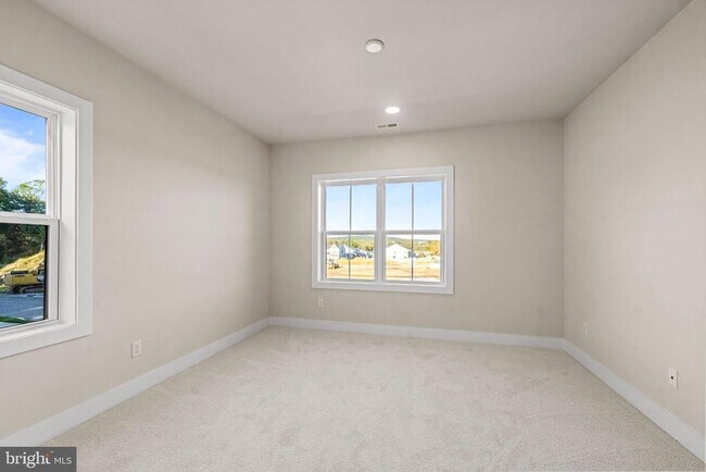 Building Photo - 133 Alroy Rd
