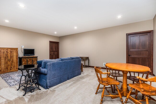 Building Photo - 1762 Creek Wood Dr