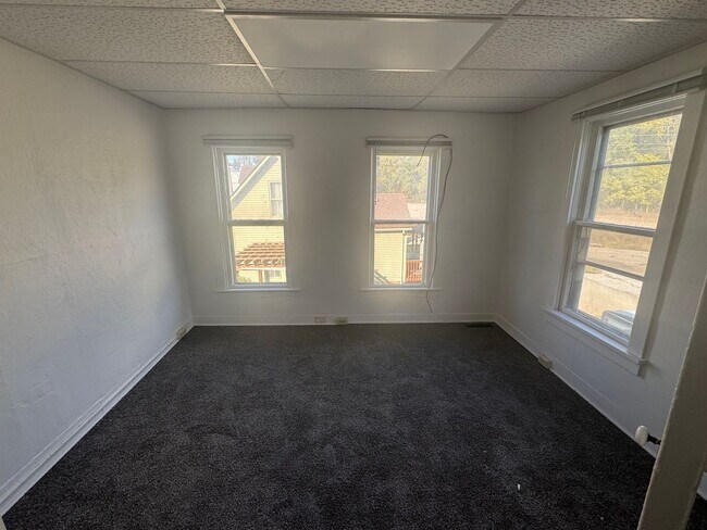 Building Photo - Bluff Street 708-710