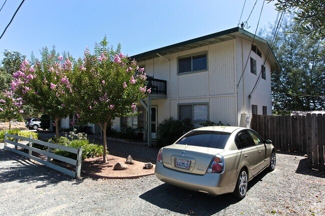 Building Photo - 731 Donald St