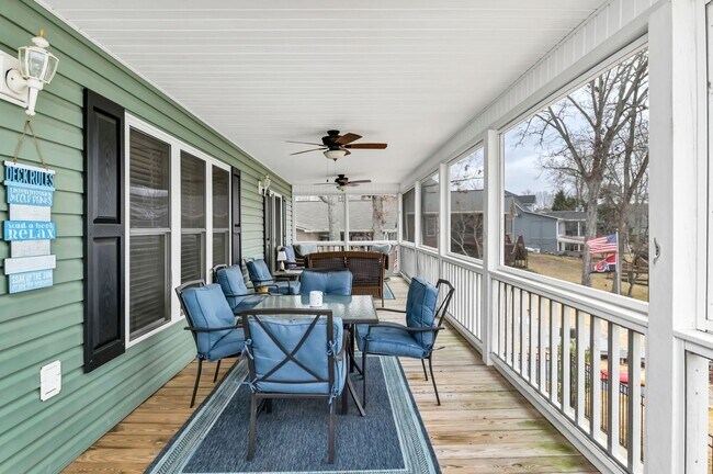 Building Photo - 215 Mariners Pointe Rd