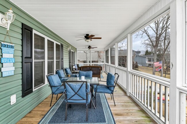 Building Photo - Fully Furnished Mid Term Lease