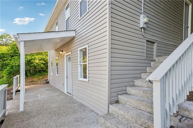 Building Photo - HOME FOR THE HOLIDAYS SPECIAL!-4 BEDROOM HOME IN FOX CHAPEL