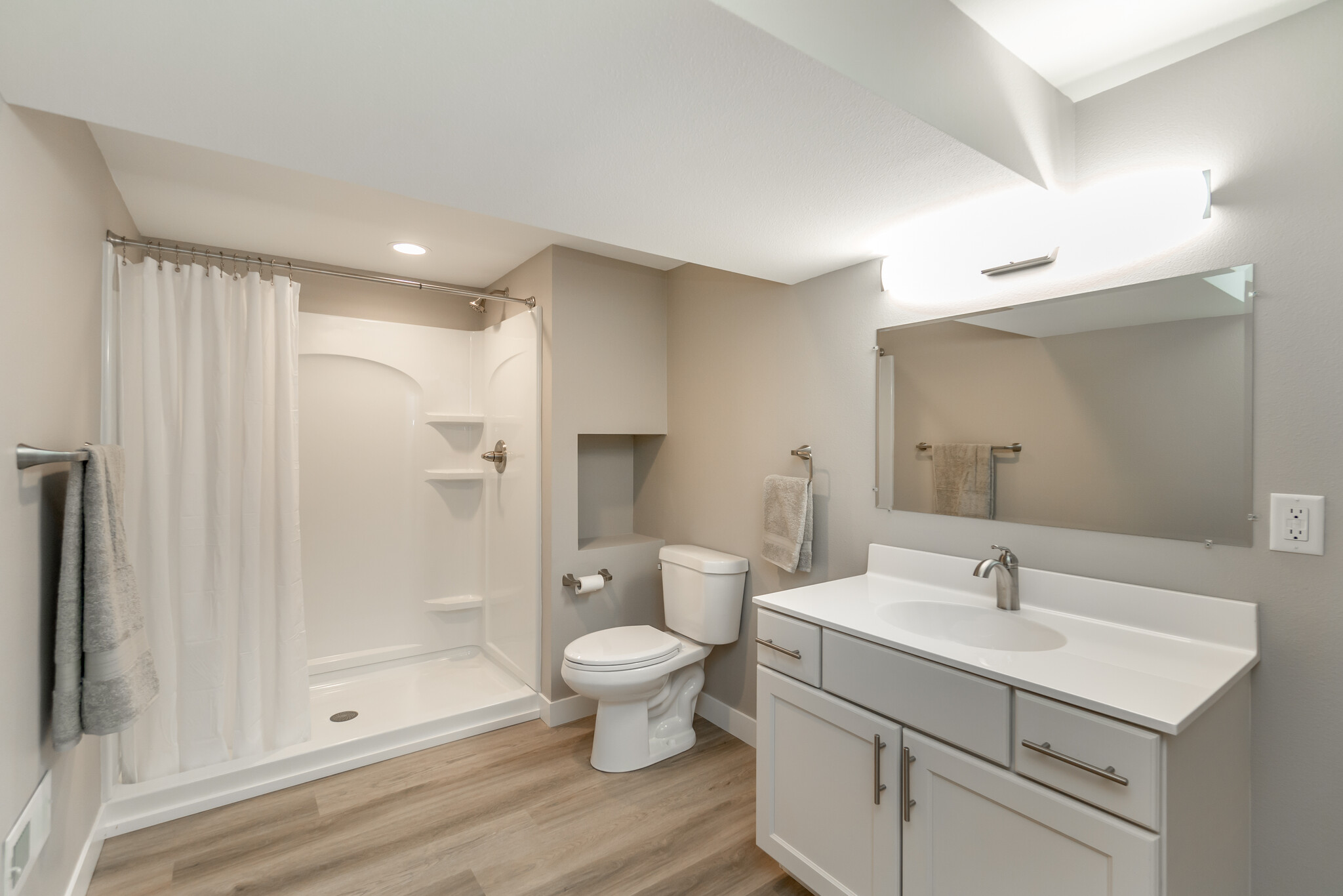 Basement Bath - 318 Highland Dr