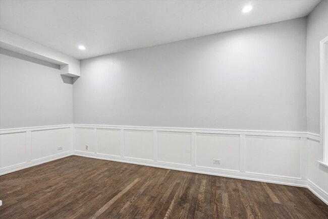 Building Photo - 4212 S King Dr