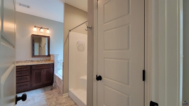 Building Photo - 106 Hay Bale Wy