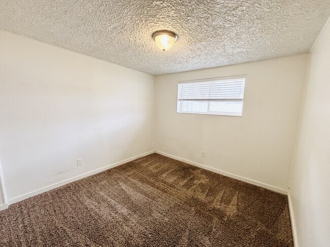 Building Photo - 13413 Minuteman Dr