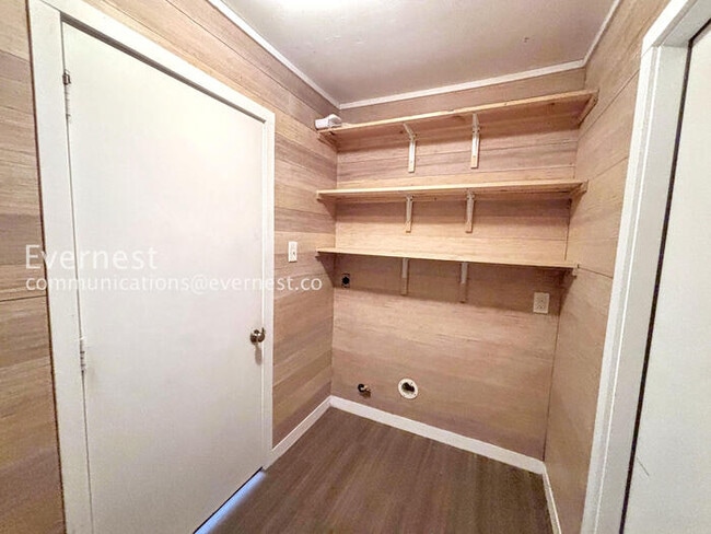 Building Photo - 915 Pyegrave Pl