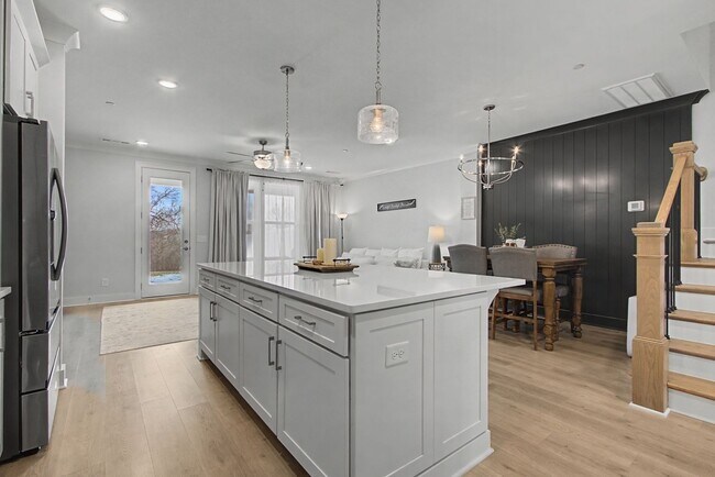 Building Photo - 3179 Sassafras Ln