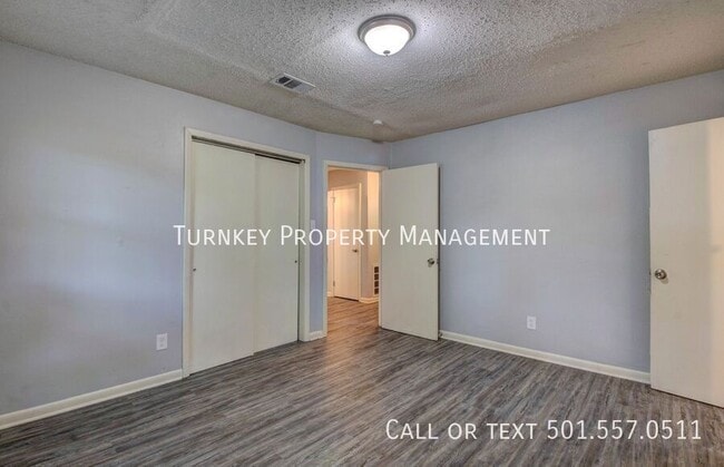 Building Photo - 6806 Brookview Dr
