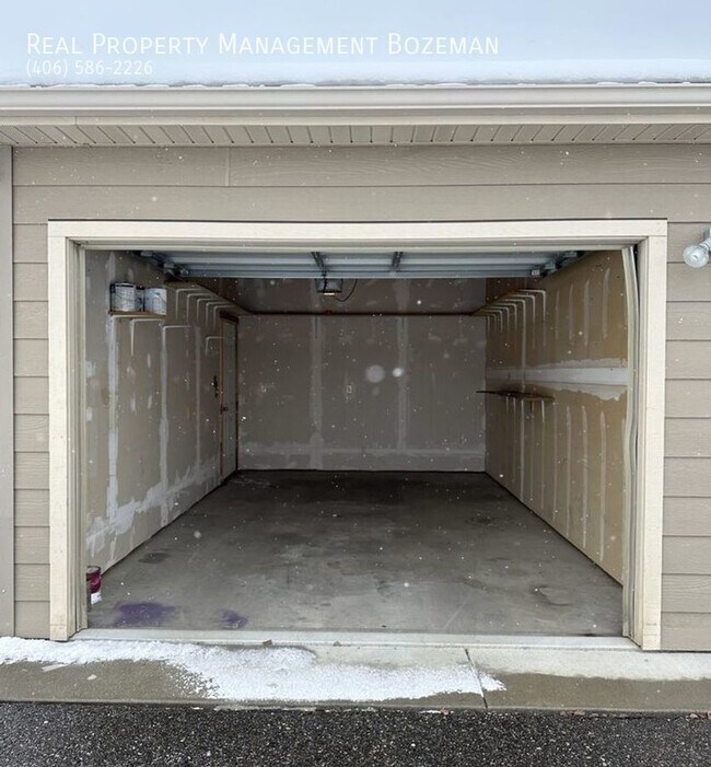 Building Photo - 170 Talon Way