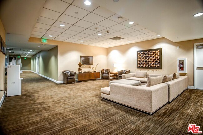 Building Photo - 3223 W 6th St