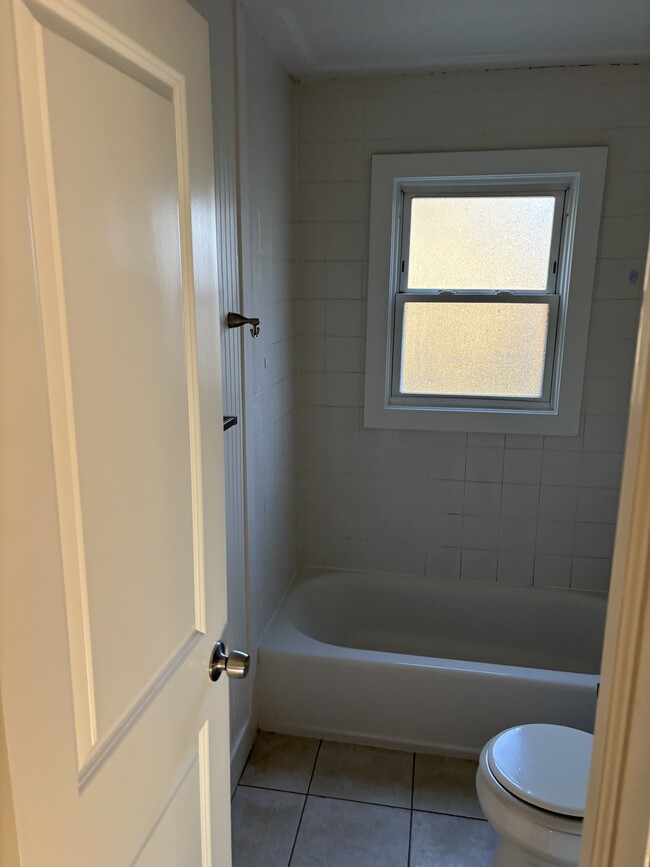 Building Photo - 717 Brighton Rd