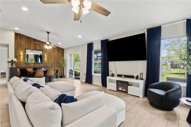 Building Photo - 300 Chinquapin Dr