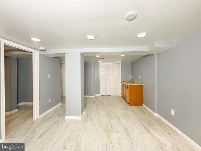 Building Photo - 4401 Wilkens Ave