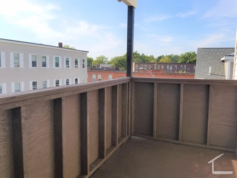 Building Photo - 21 Weitz St