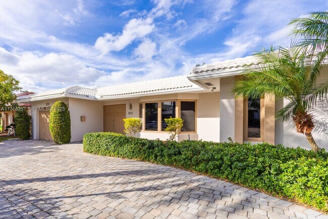 Building Photo - 833 Washington St