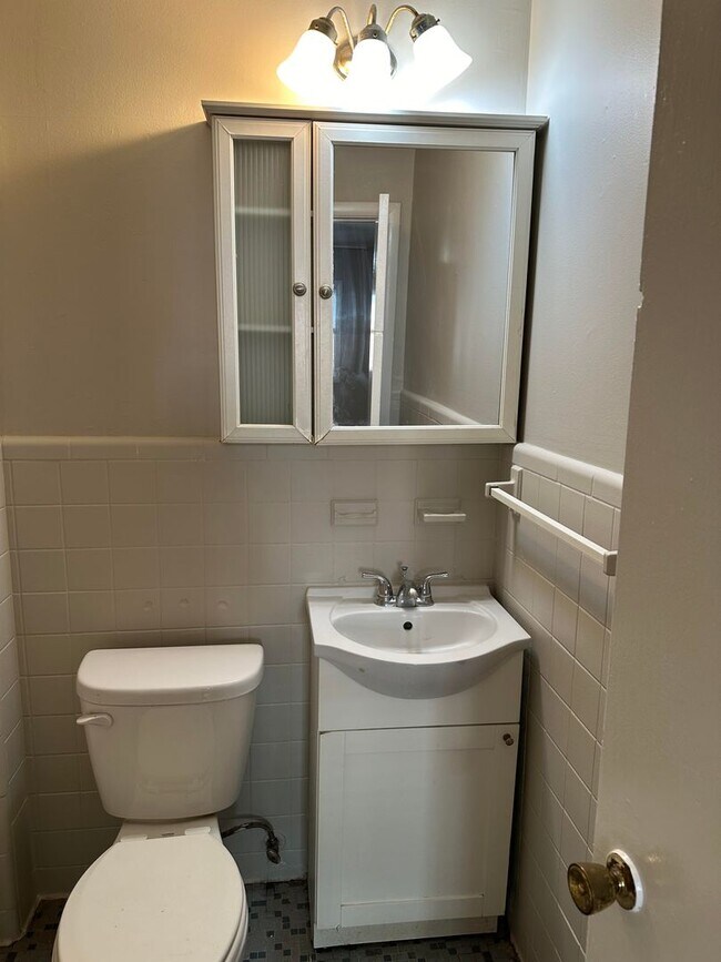 Building Photo - 1402 Rison Ave NE