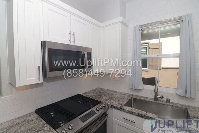 Building Photo - 2-Bed, 2-Bath Condo in the Heart of San El...