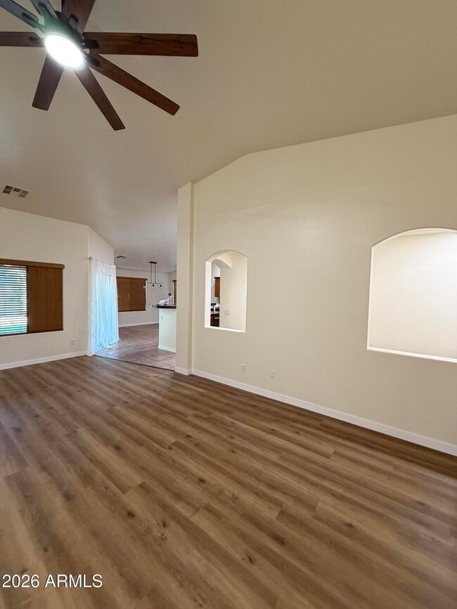 Building Photo - 46058 W Tulip Ln