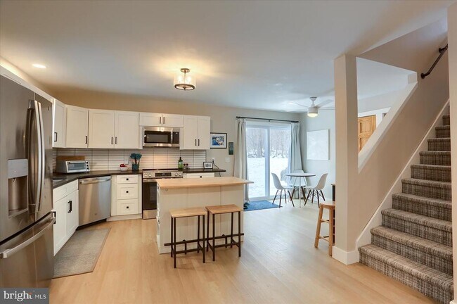 Building Photo - 1365 Roundtop Rd