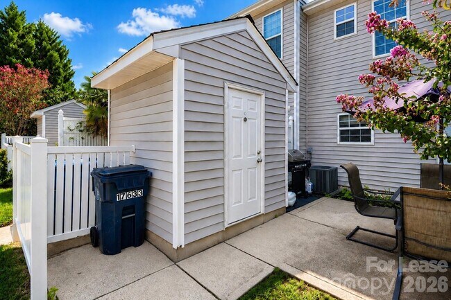 Building Photo - 17633 Delmas Dr