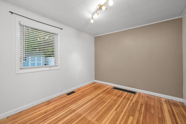 Building Photo - Welcome Home to Comfort and Charm in Blaine, WA!