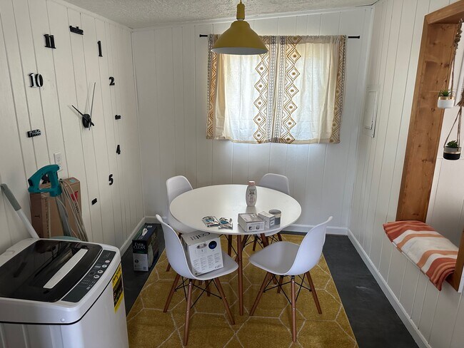 Building Photo - 7801 Oak Ave