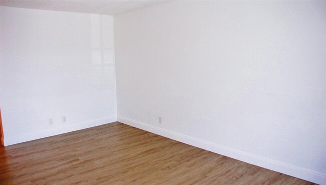 Building Photo - 4770 NW 10th Ct