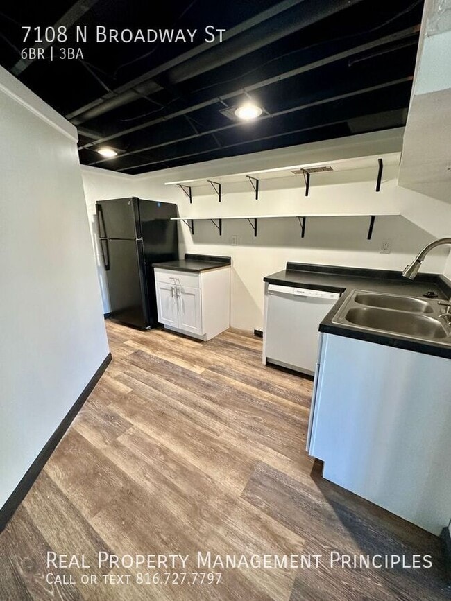 Building Photo - 7108 N Broadway