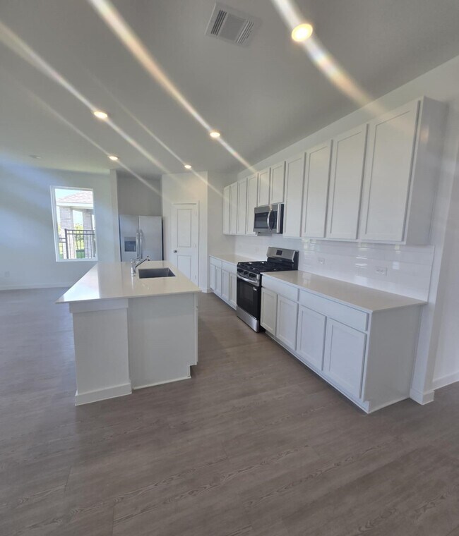 Building Photo - 3053 Avineda Sonoma Dr