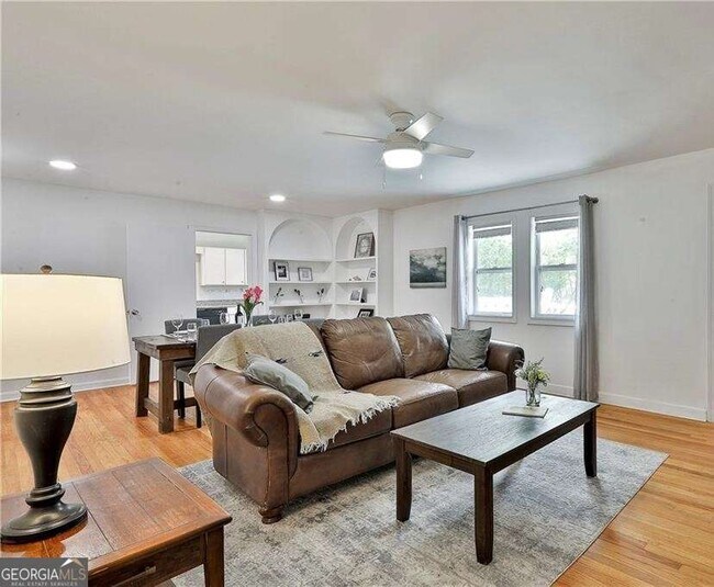 Building Photo - 2037 Lively Ridge Rd NE