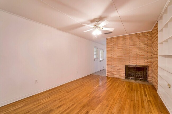 Building Photo - SOON AVAILABLE IN DOWNTOWN FAIRHOPE!