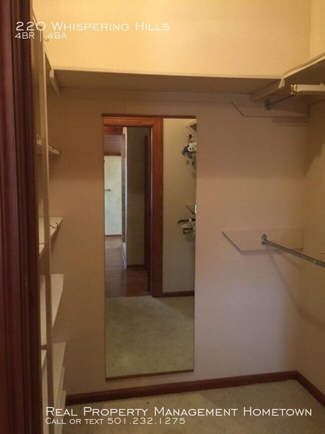 Building Photo - 220 Whispering Hill St