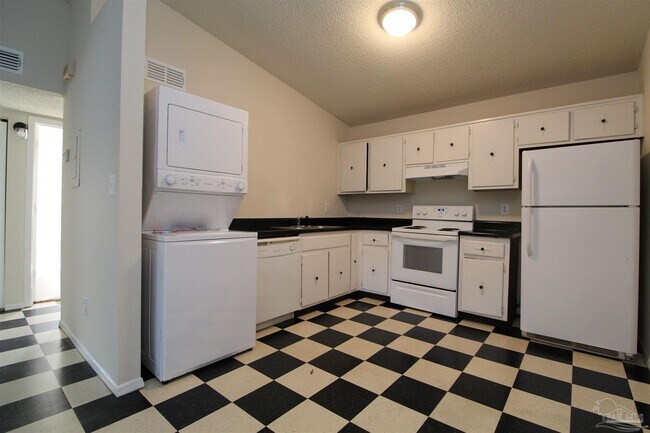 Building Photo - 6801 Tiki Ln