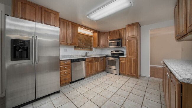 Building Photo - Charming Palmer Park Home - 4BR/3BA with F...