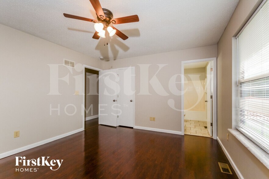 Building Photo - 2134 Willow Trace Dr