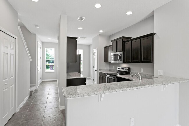 Building Photo - PENDING APPLICATION-MOVE IN SPECIAL-4/2.5 Beautiful Energy Efficient Townhome in St. Cloud